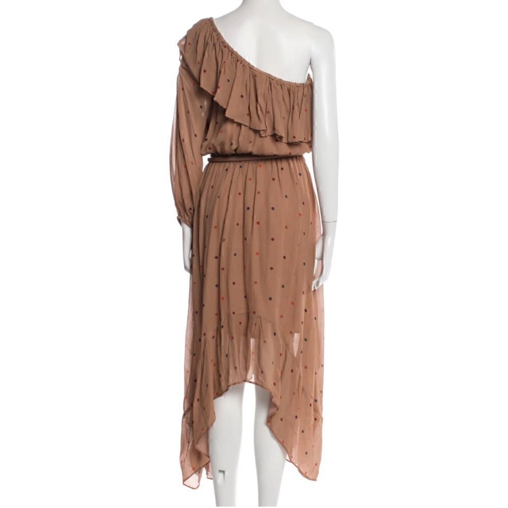 FARM Rio Beige Dots One Shoulder Dress
Size Small